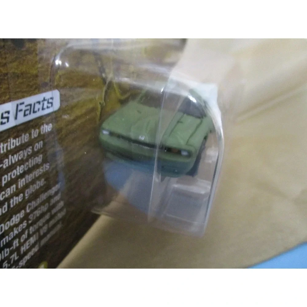 Johnny Lightning Army 250 years  2014 Dodge‎ Green Challenger R/T  Version B